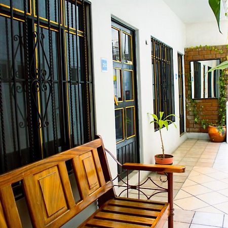 Hotel Om Downtown Санта Крус Уатулко Екстериор снимка